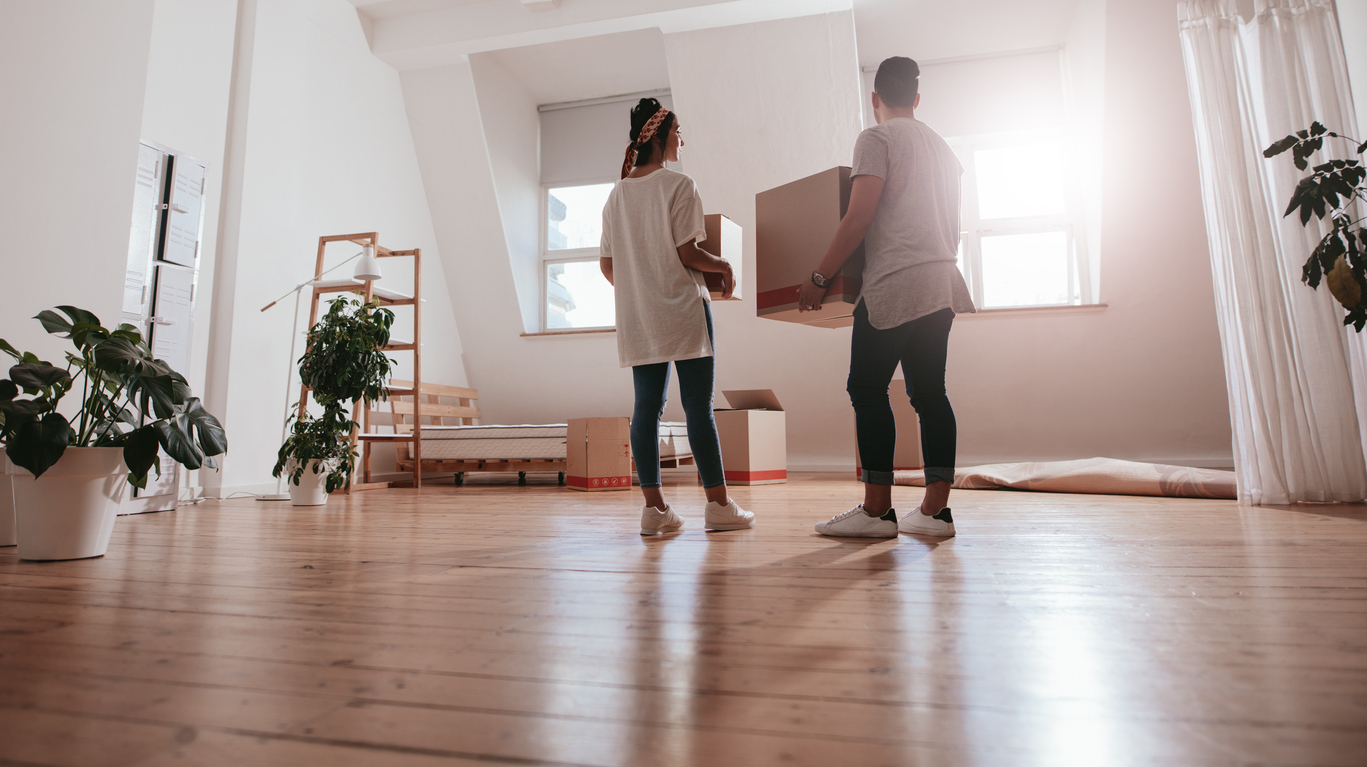 What should I check before renting a room? spunout