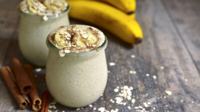 How to make a banana and oat smoothie