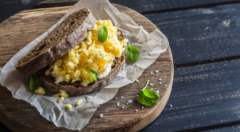 how-to-make-scrambled-eggs-thumbanail