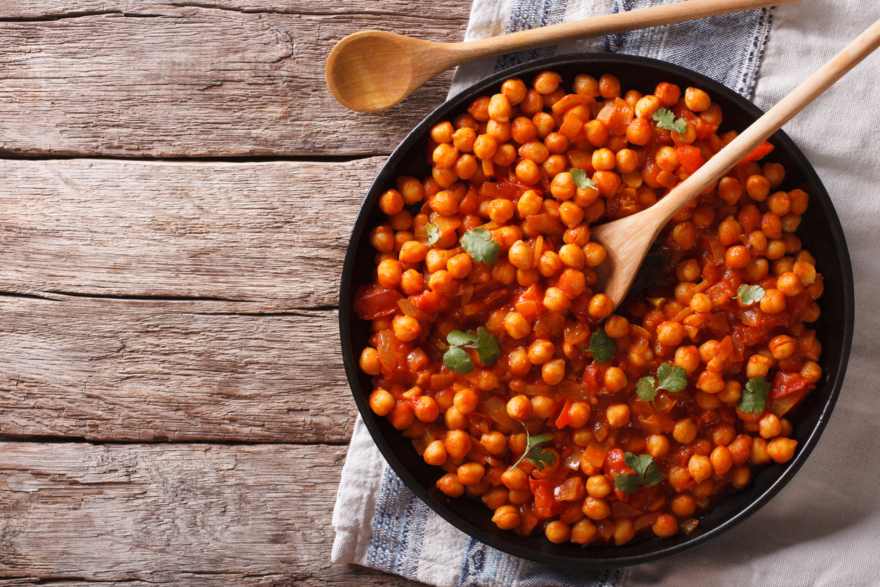 Sam’s vegan smoky tomato chickpeas recipe - spunout