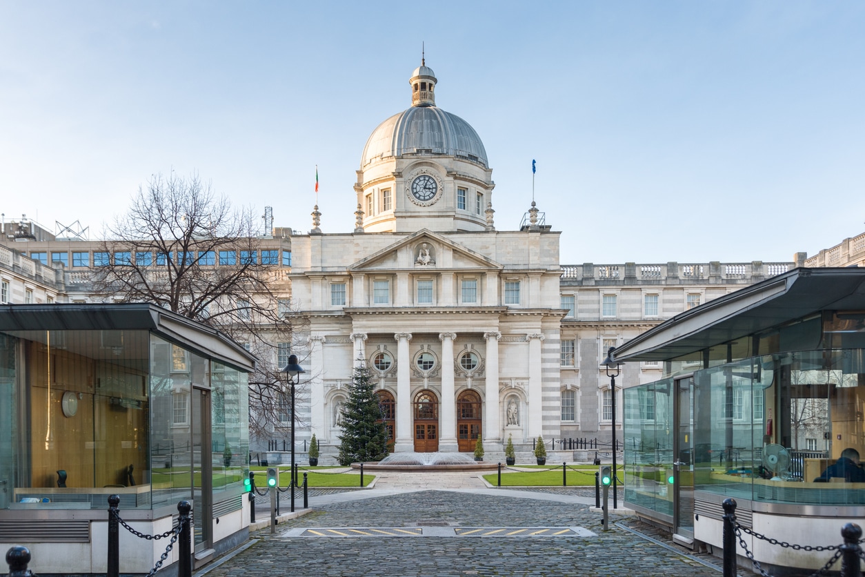 Treoir éasca le polaitíocht na hÉireann a thuiscint - spunout