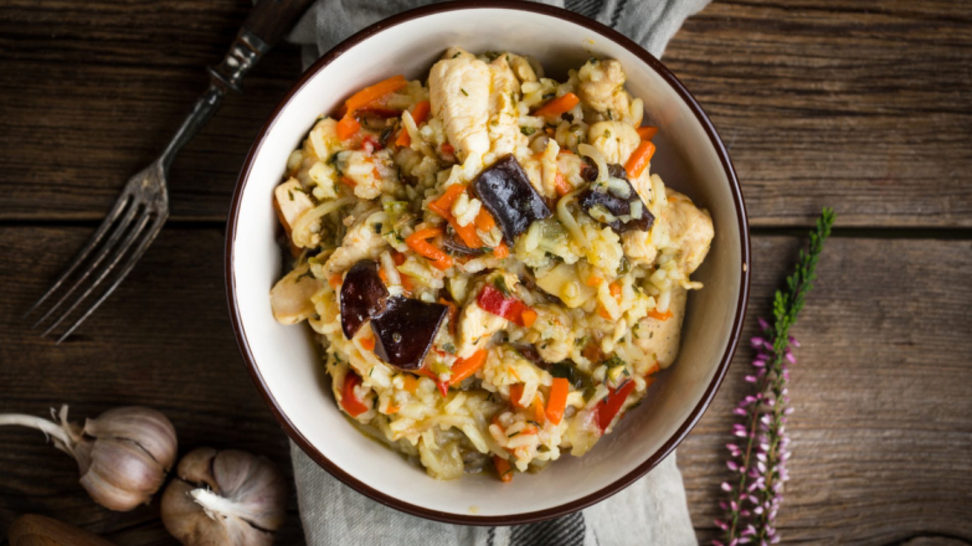 Chicken-risotto-in-a-bowl-ZoyXCl