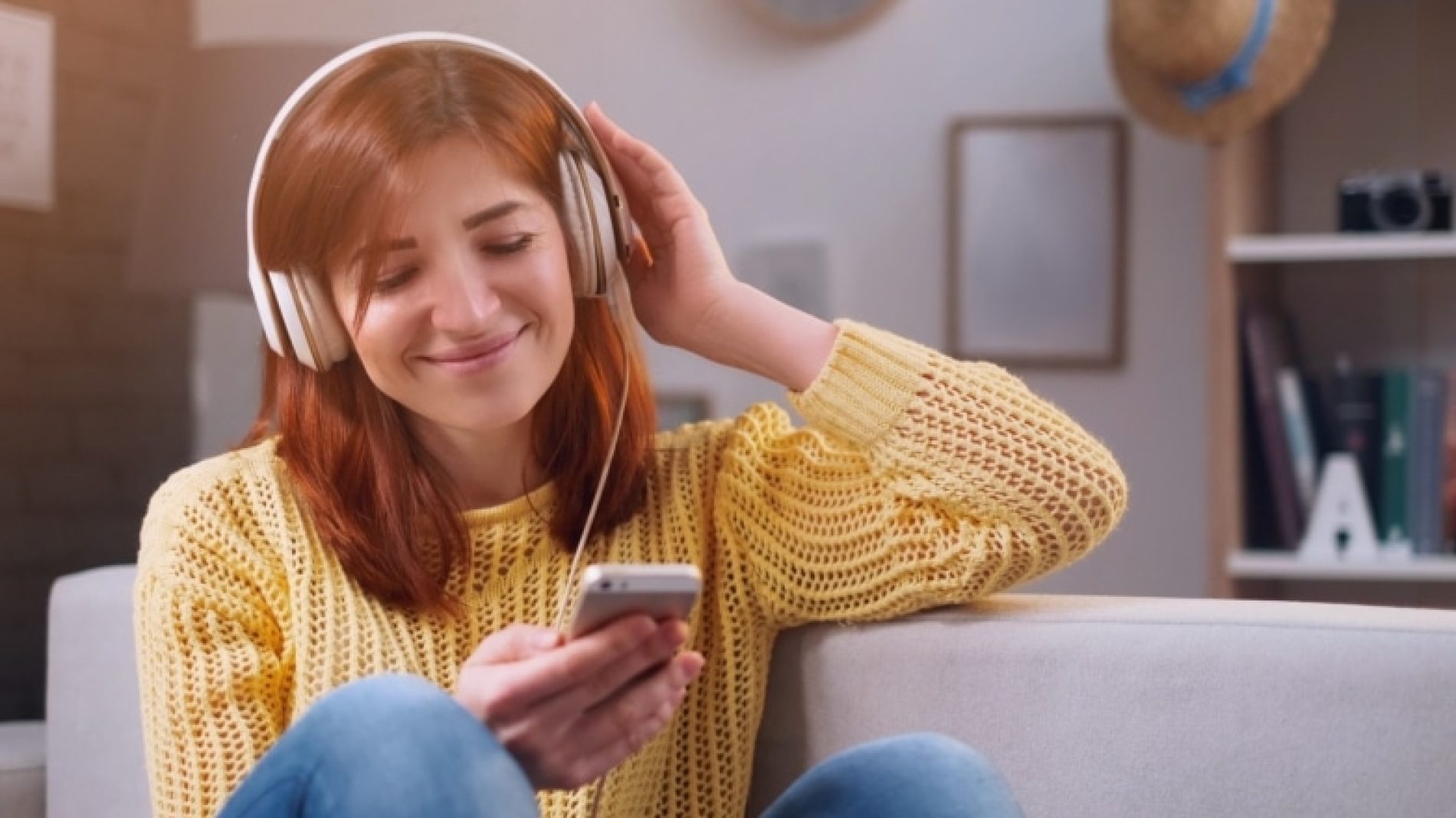 Listening-to-music-on-the-couch-DPwrmN