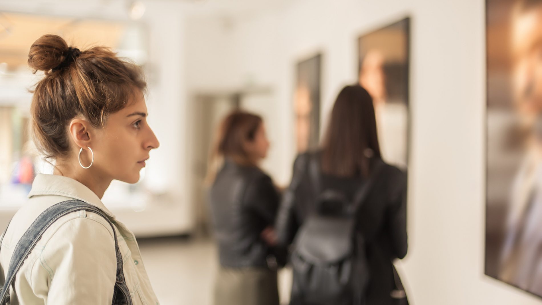 Young woman in art gallery