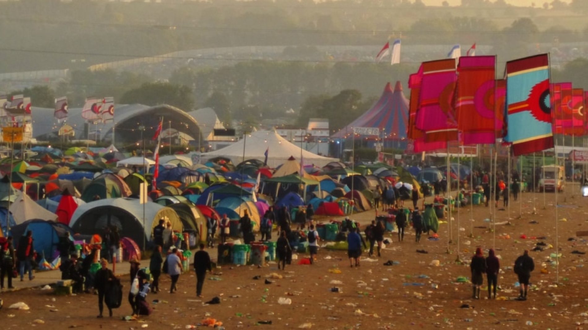 Rubish-at-a-music-festival-W1qcq3