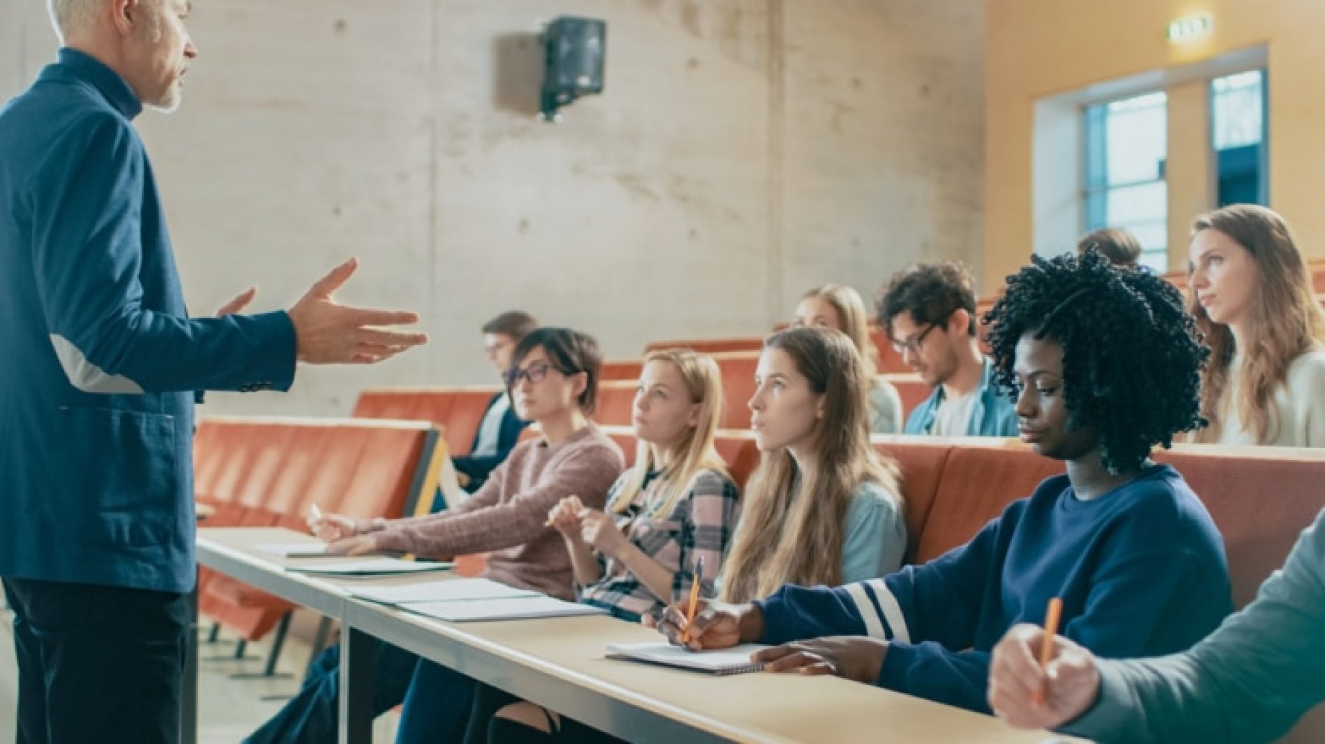 Students-in-criminology-lecture-cWDWfA