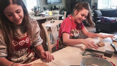 Two-sisters-baking-at-home-Rpod3x