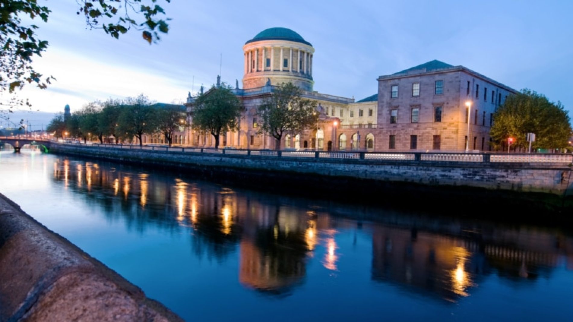 View-of-the-Four-Courts-Sb7VOa