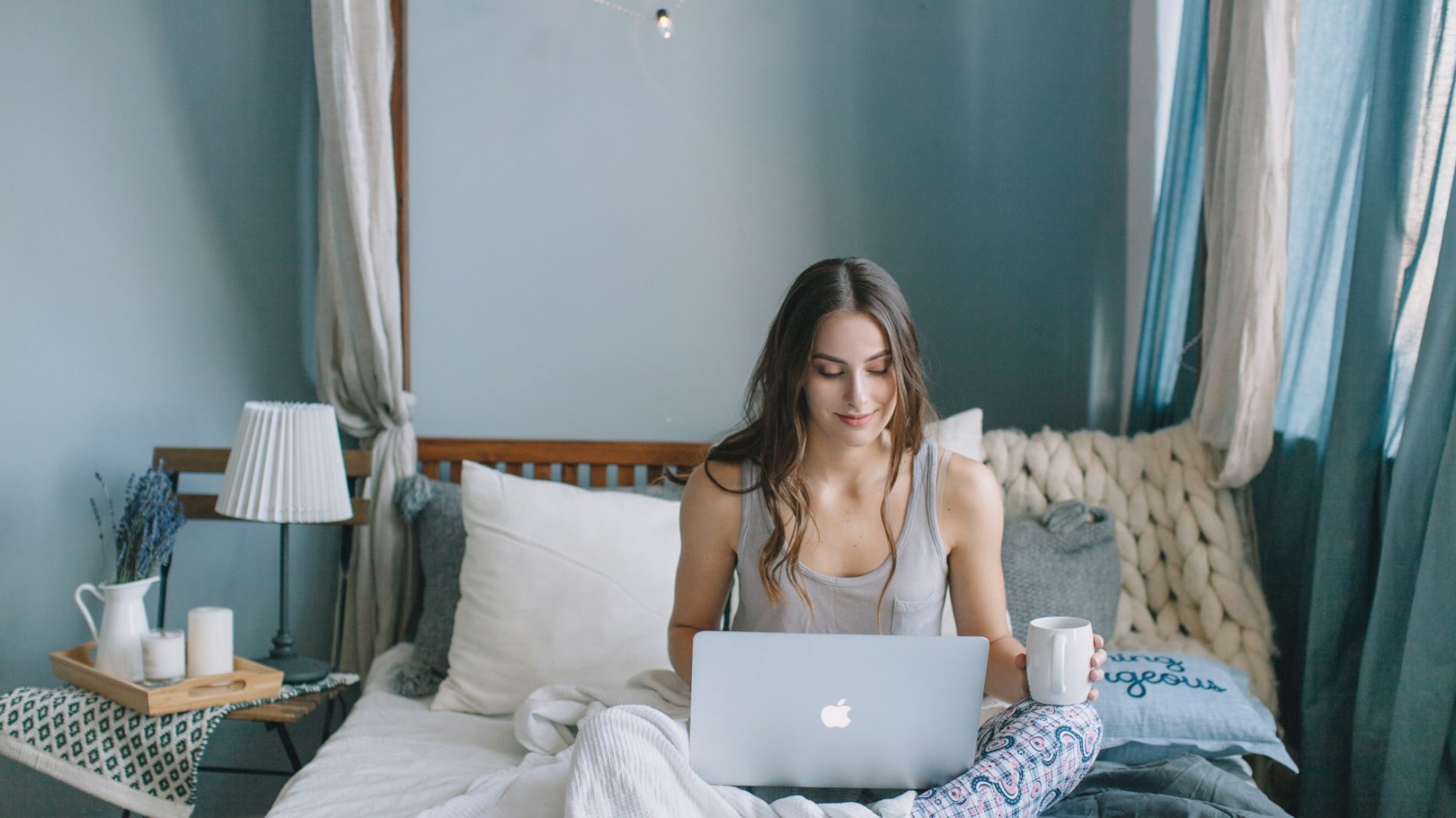 bedroom-morning-girl-woman-working-from-home-millennial-modern-interior-using-technology_t20_ZVa9Kn