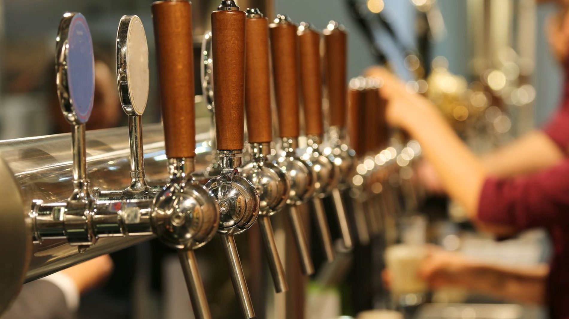 beer-taps-in-bar-binge-drinking