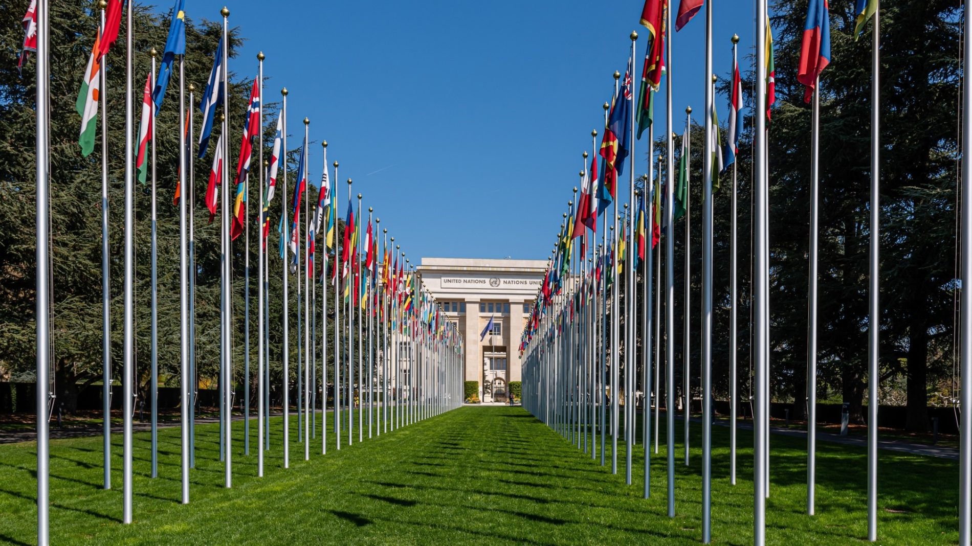 geneva-switzerland-the-palace-of-nations-building-in-geneva-is-the-headquarters-of-the-united-nations_t20_dxd24R