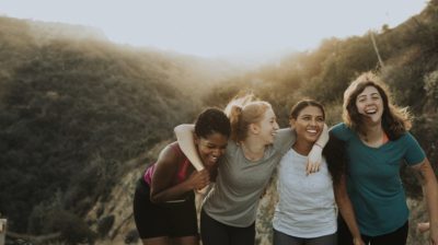 group-of-women-laughing-together-aW39YE