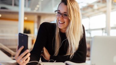 happy-smiling-blonde-girl-facetime-video-calling-at-her-desk-while-working-and-studying_t20_zL8ZpX-rbdbtL