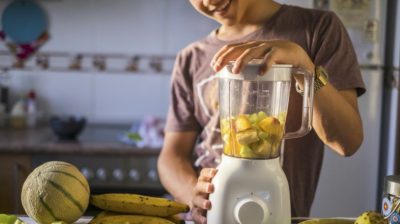 making-a-smoothie-xs8ZxQ