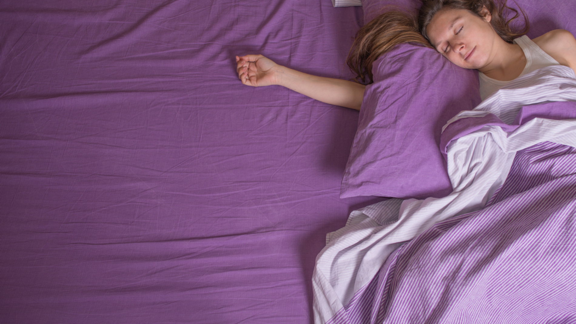 sleeping-woman-in-bed