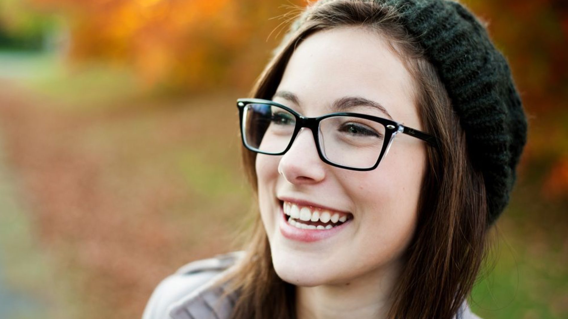 smilinggirlglasses