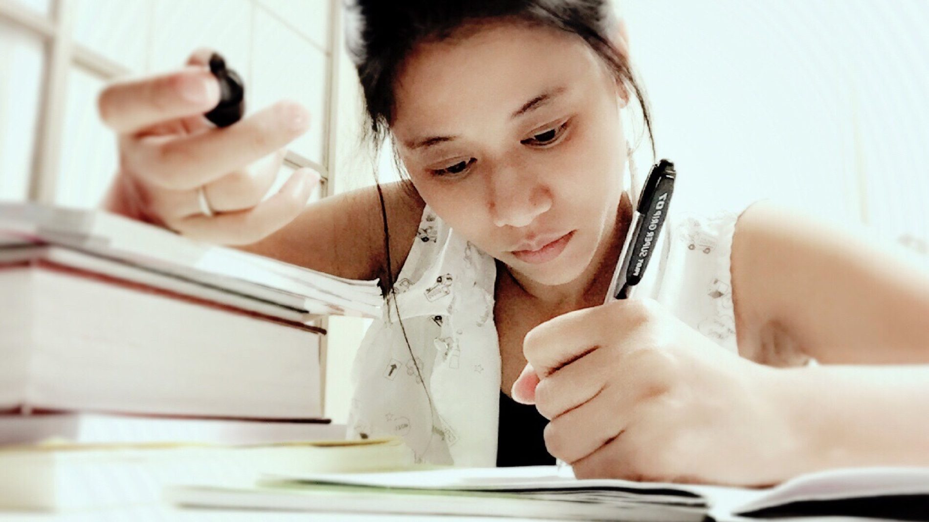 studying-home-work_t20_knmBbK