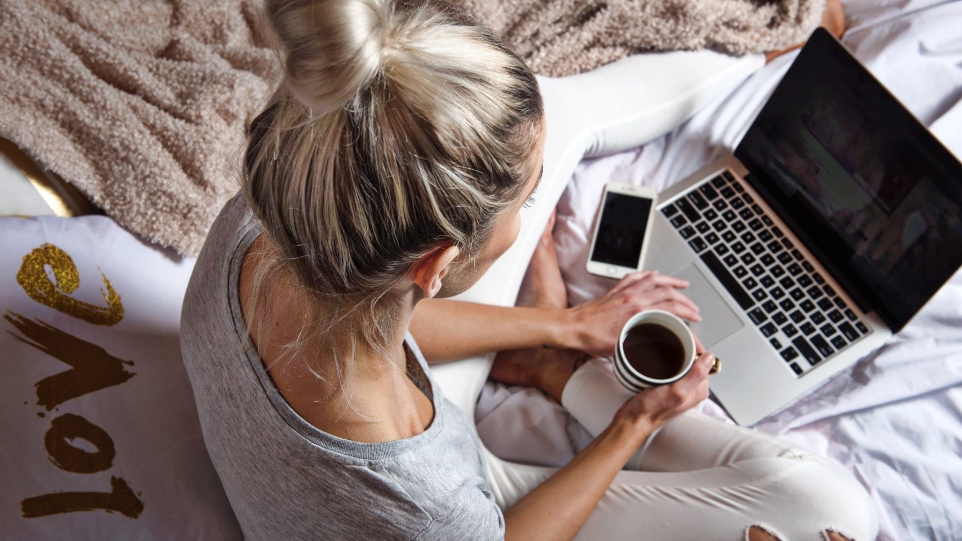 working-from-home_t20_ywl70a